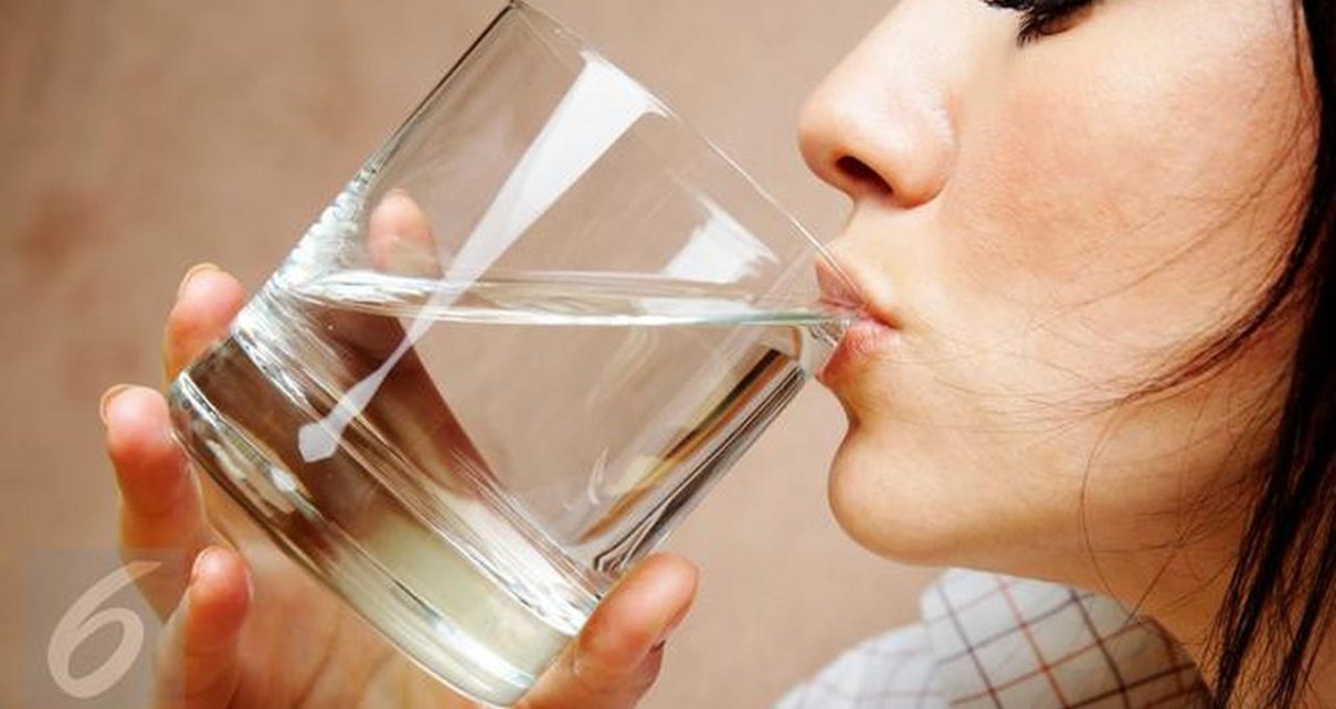 Ini Kebiasaan Minum Air yang Salah
