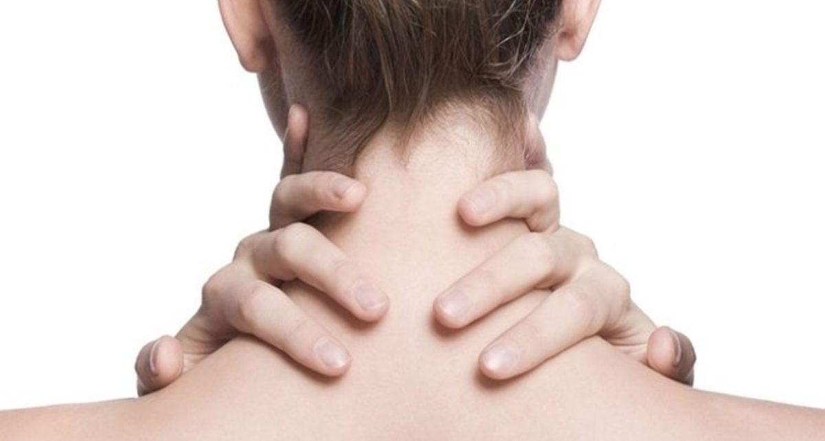 10 Cara Memutihkan Leher Secara Alami, Hilangkan Belangnya