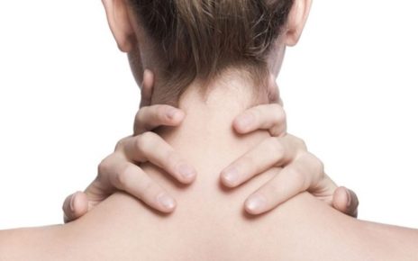 10 Cara Memutihkan Leher Secara Alami, Hilangkan Belangnya