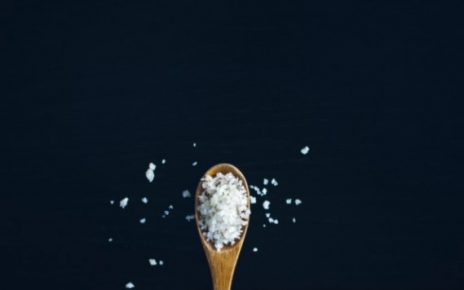 7 Bahaya Konsumsi Garam Terlalu Banyak, Awasi Pola Makan
